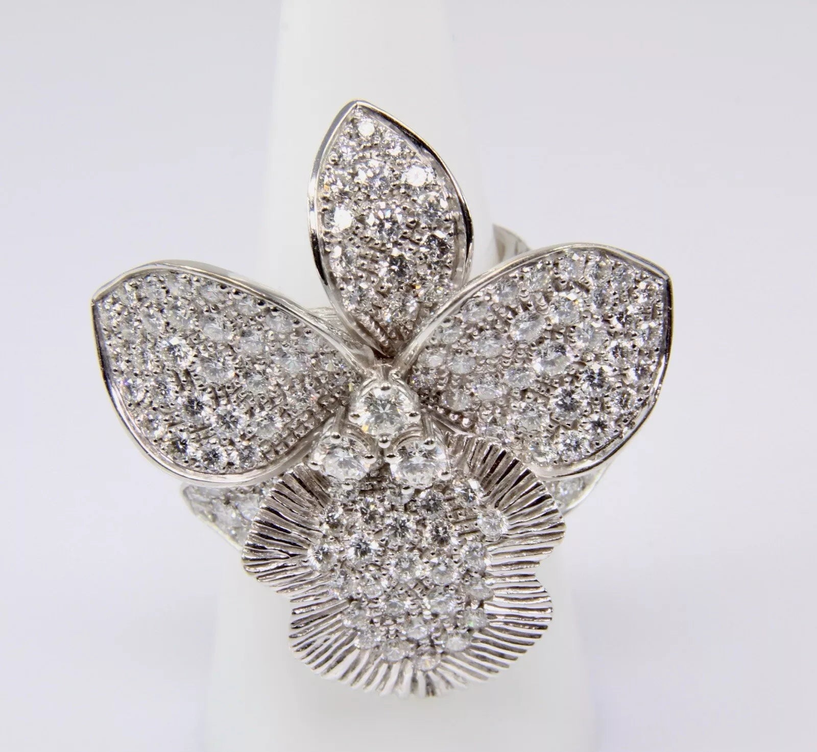 Orianne Collins 18k White Gold Tremblant Leaf Natural Diamond Ring F-G/VS1-VS2 