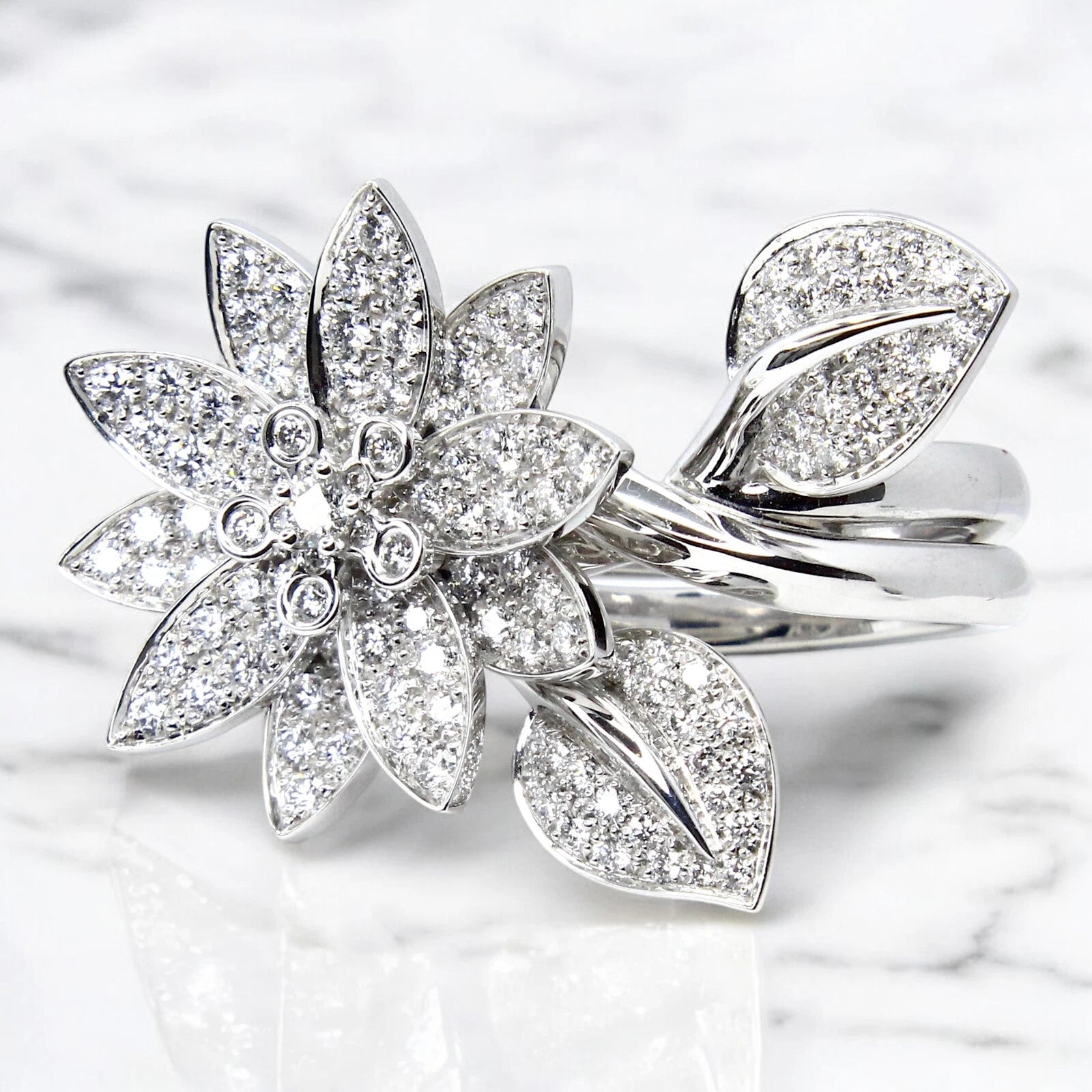 VAN CLEEF AND ARPELS Lotus Between the Finger Diamond Ring AUTHENTIC 18K Gold 