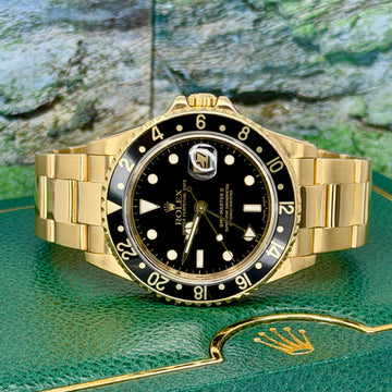Rolex GMT-Master II 18K Yellow Gold Black Dial & Bezel Oyster Bracelet NO SAG Ref. 16718 MINT FULL SET BOX PAPERS YEAR 2000 WITH ROLEX SERVICE PAPER